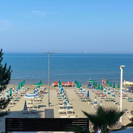 Rumar Hotel Durrës Exteriör bild