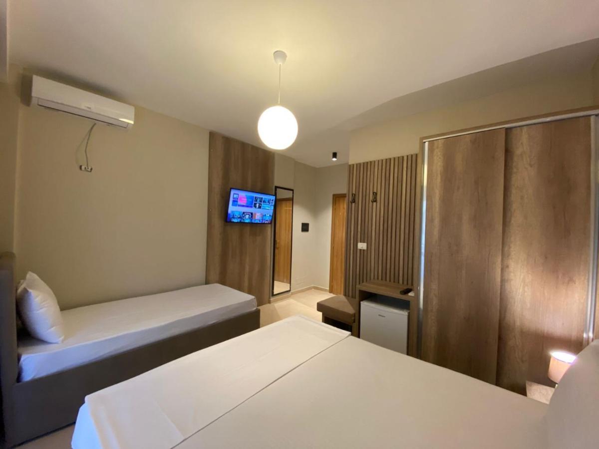 Rumar Hotel Durrës Exteriör bild
