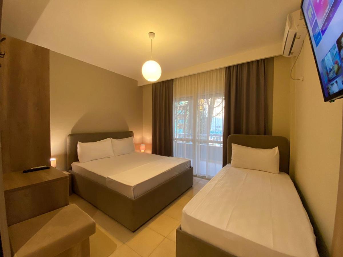 Rumar Hotel Durrës Exteriör bild