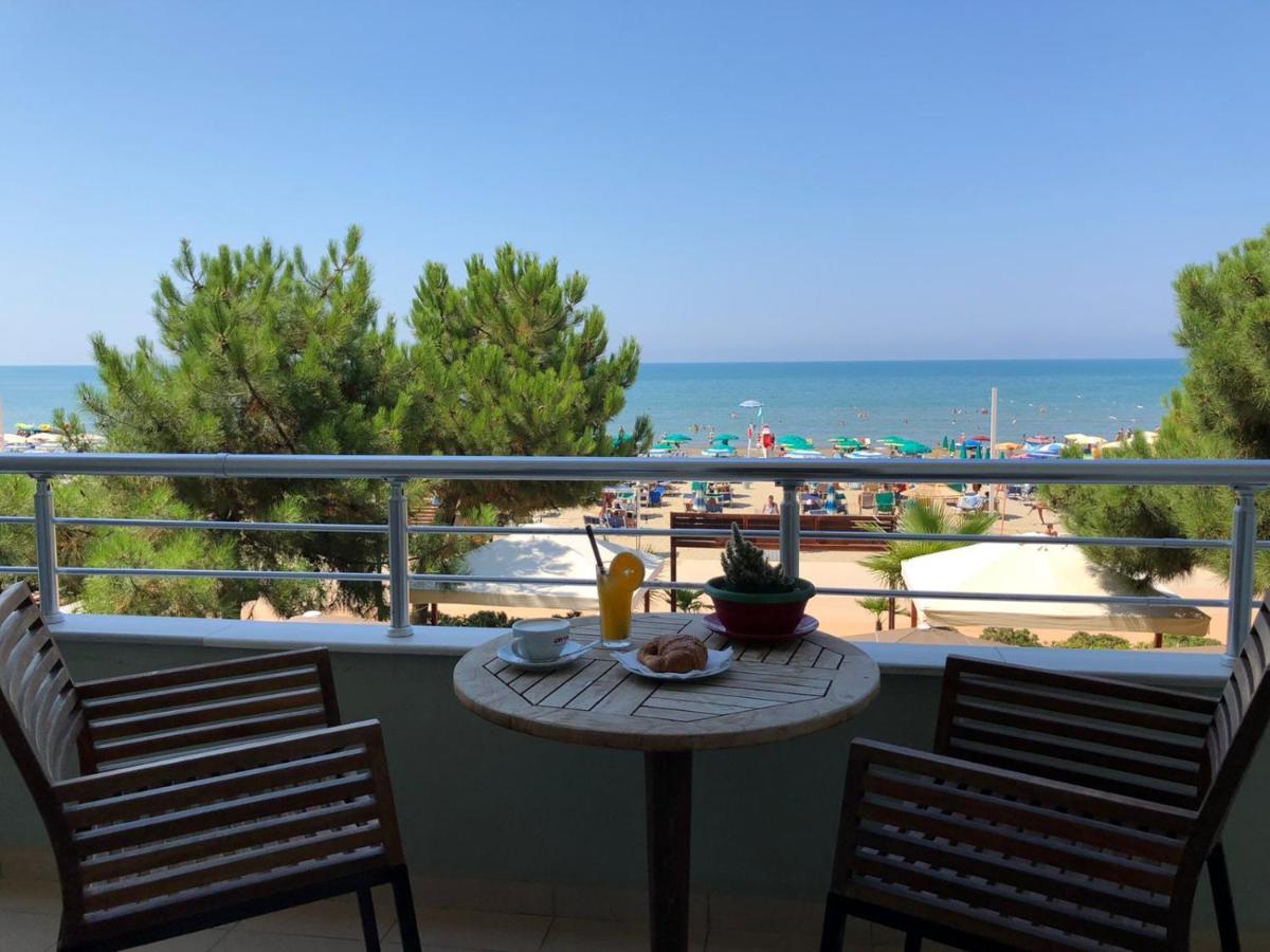 Rumar Hotel Durrës Exteriör bild