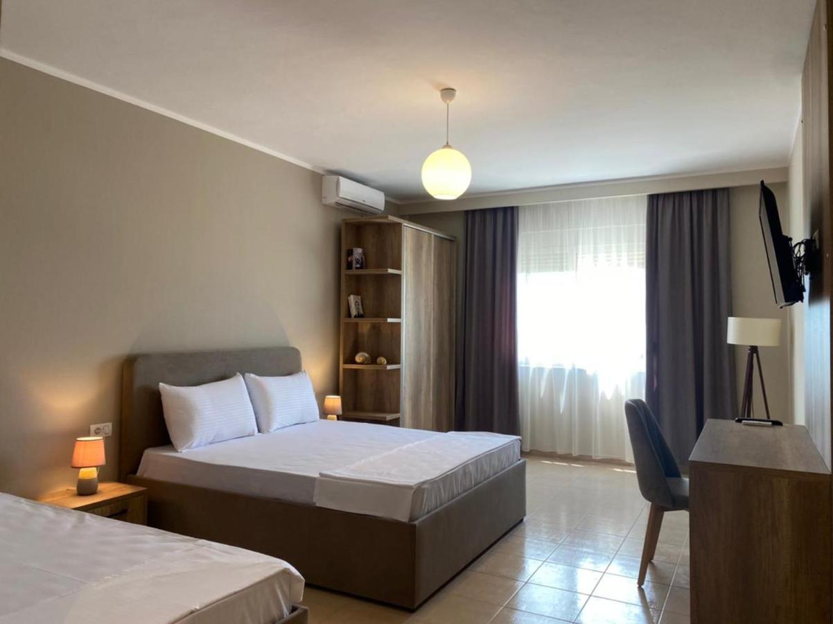 Rumar Hotel Durrës Exteriör bild