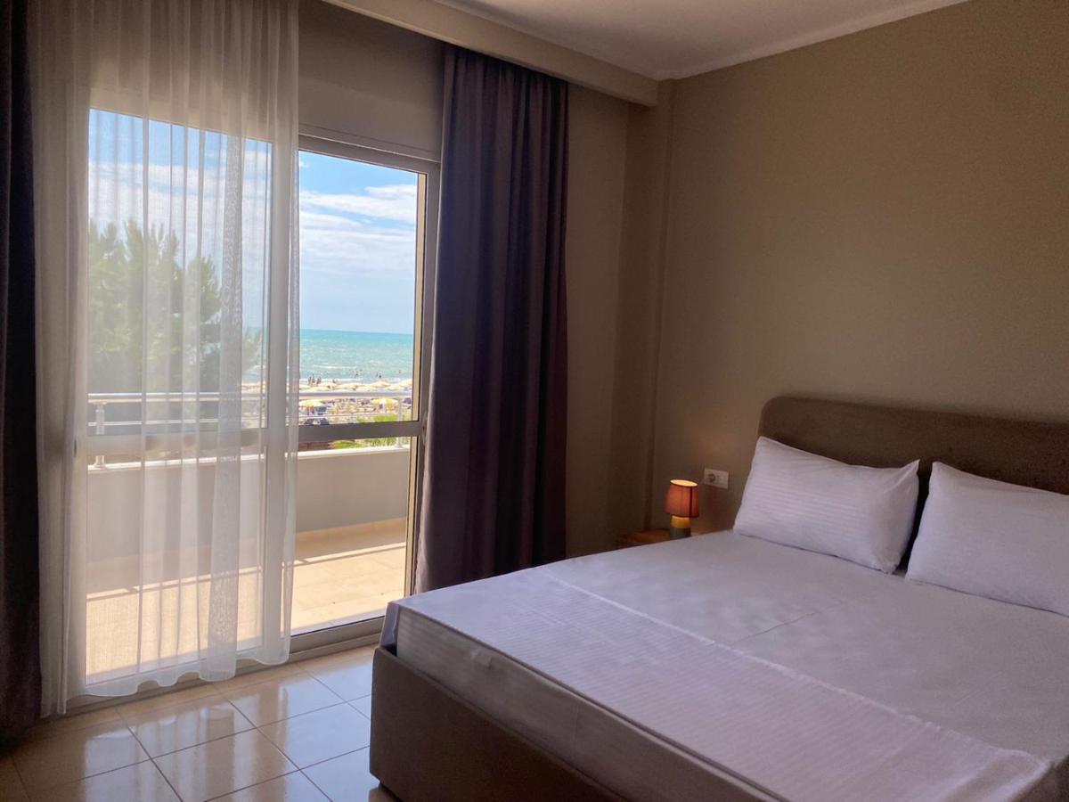 Rumar Hotel Durrës Exteriör bild