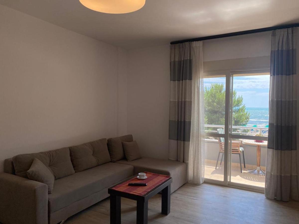 Rumar Hotel Durrës Exteriör bild