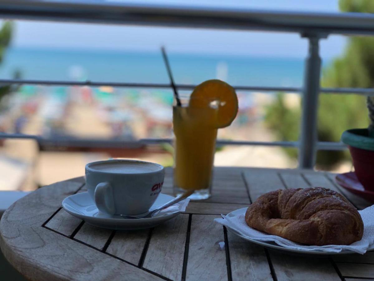 Rumar Hotel Durrës Exteriör bild