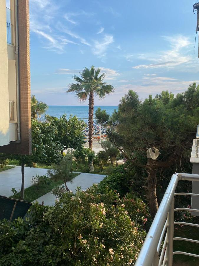 Rumar Hotel Durrës Exteriör bild