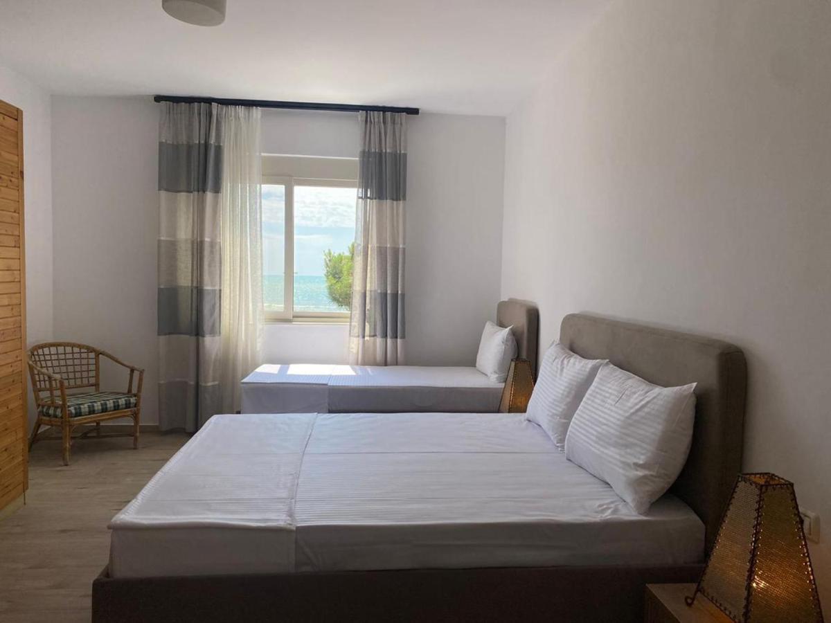 Rumar Hotel Durrës Exteriör bild